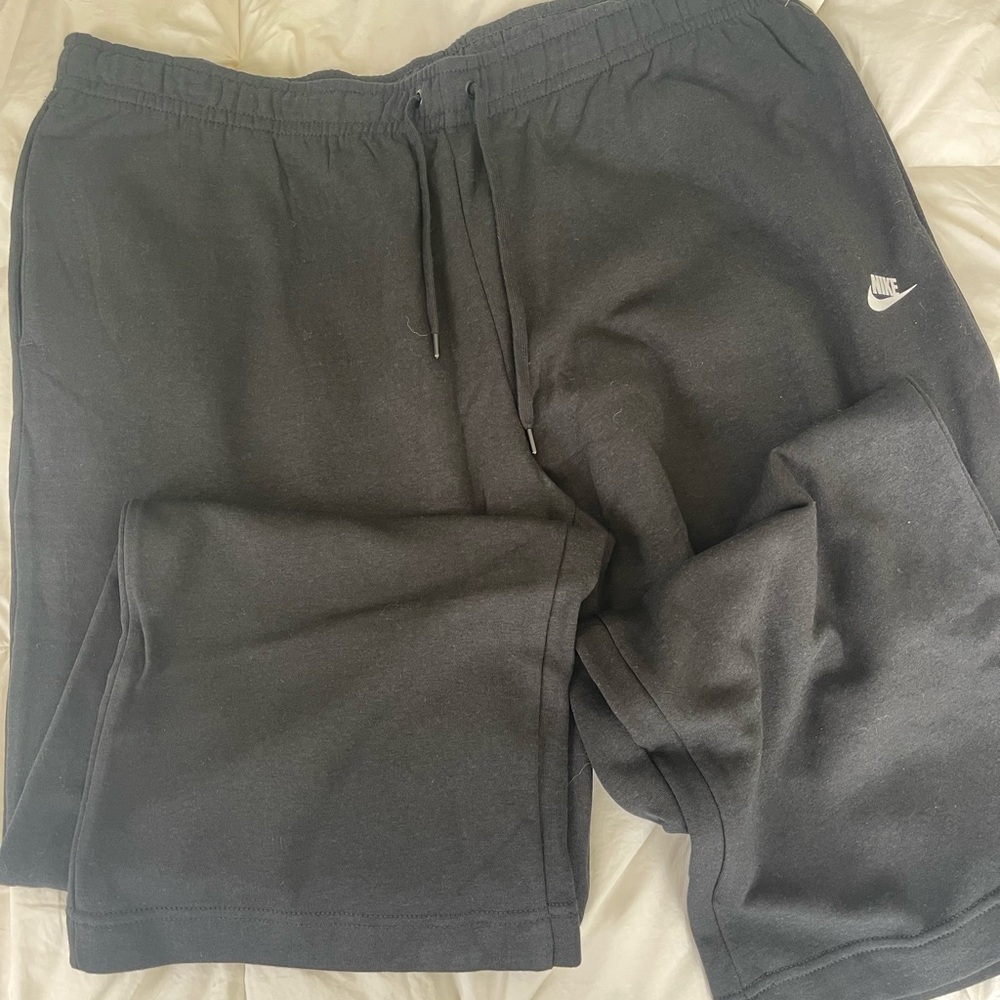 New, Nike Woman’s loose fit sweat pants